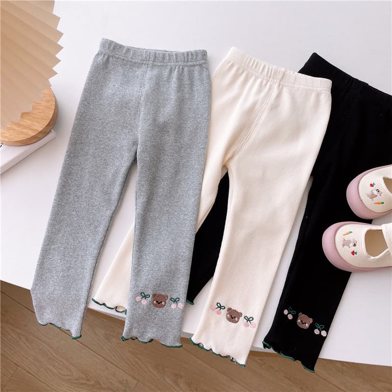 2026 Summer Girls' Bear and Cherry Print Leggings Stylish Baby Outerwear Pants for Young Children Long Pants