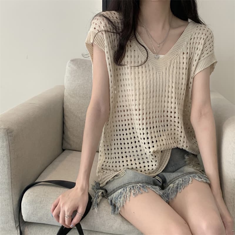 2025 lazy wind new sunscreen blouse hollow v-neck sweater short sleeve vest clavicle hole design