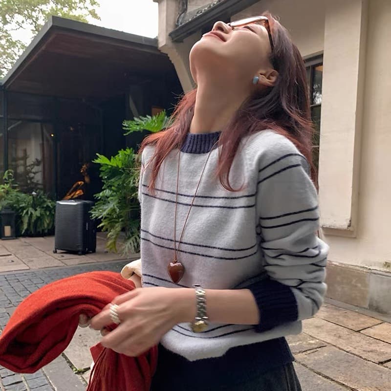 2025 New Korean Style Striped Pullover Striped Sweater for Women Winter Inner Wear Petite Retro Base Knit Sweater for Women
