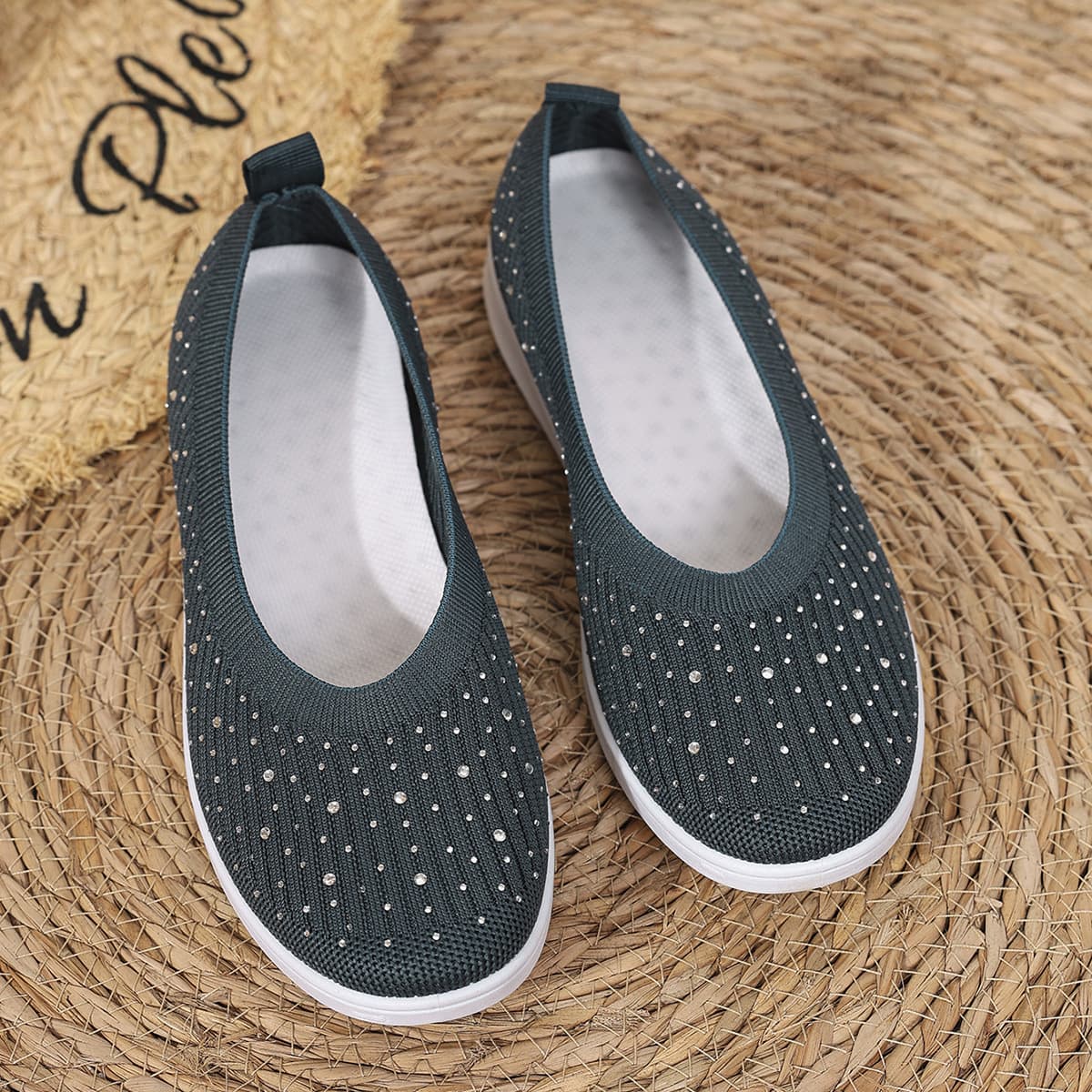2022 Foreign Trade Casual Breathable Sports Shoes Cross-Border Fly-Knit Women's Shoes Soft-Soled Slip-On Shoes for Middle-Aged and Elderly Mothers